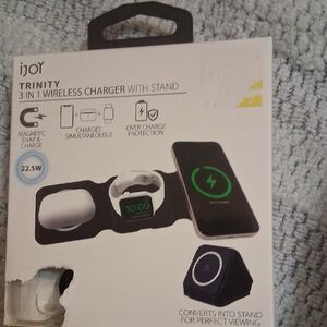 IJOY TRINITY WIRELESS CHRGER